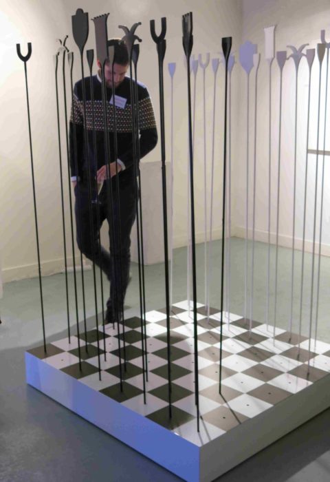 Une partie d'echec avec Marcel Duchamp - hauteur d'homme - compressée